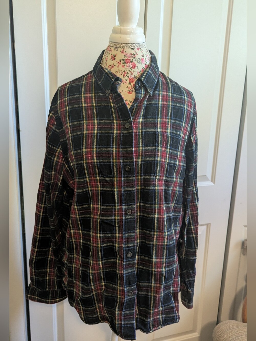 LL Bean Flannel Navy Women's Plaid Button-Down Shirt Size Large